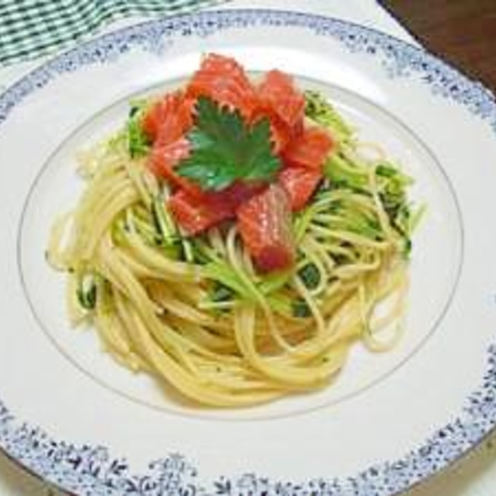 三つ葉とサーモンのパスタ